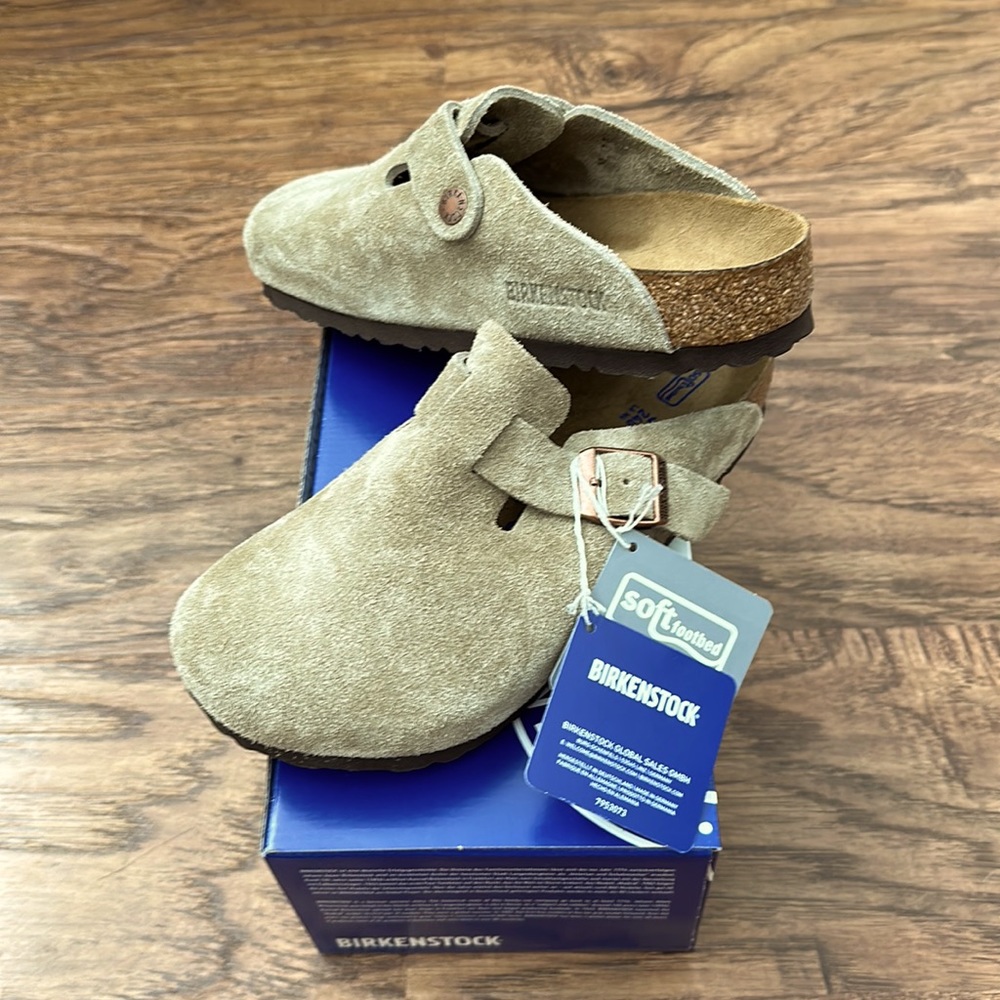 NEW Boston Suede Leather Taupe
Size: EU 37 / US 6-6.5/6-6.5 
Width: Regular/Wide